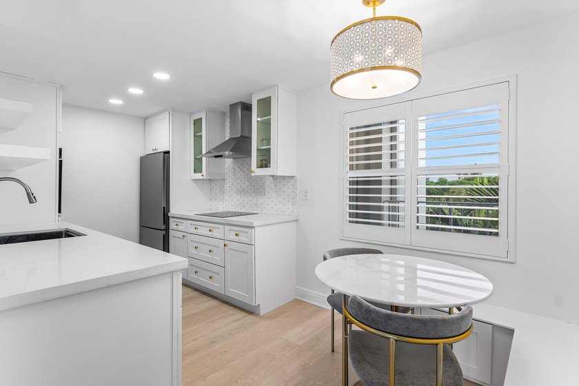 INTRACOASTAL VIEWS FULLY RENOVATED! Experience waterfront living - photo 2