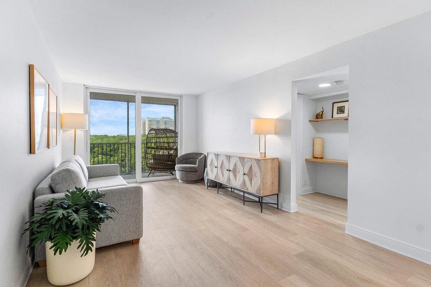 INTRACOASTAL VIEWS FULLY RENOVATED! Experience waterfront living - photo 10