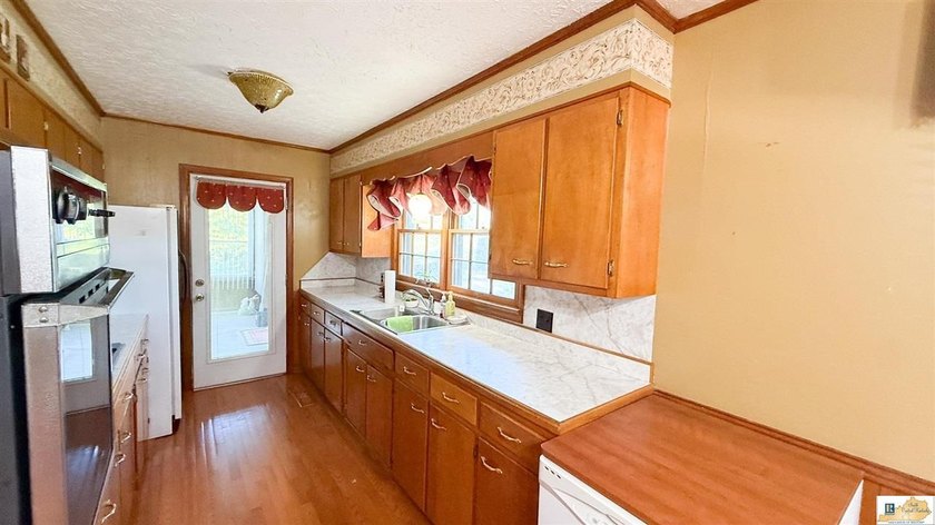 Welcome to 3088 Finney Road, Glasgow, KY-a beautiful ranch-style - photo 8