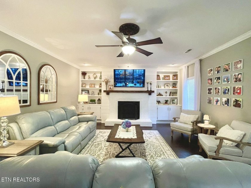 Welcome to 12632 Distant View Lane! A charming home tucked away - photo 6