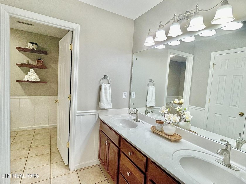Welcome to 12632 Distant View Lane! A charming home tucked away - photo 9