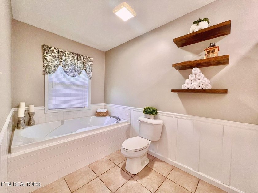Welcome to 12632 Distant View Lane! A charming home tucked away - photo 10