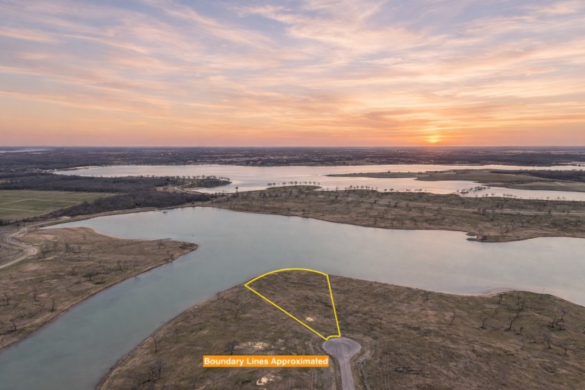300+ feet of shoreline on Lake Halbert/Magnolia! - photo 3