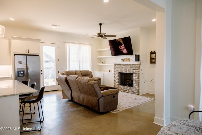 Beautiful Like-New Home on Quiet Cul-de-Sac Located within the - photo 11