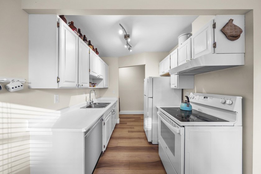 Welcome to Fairview living at its finest--this beautifully - photo 12