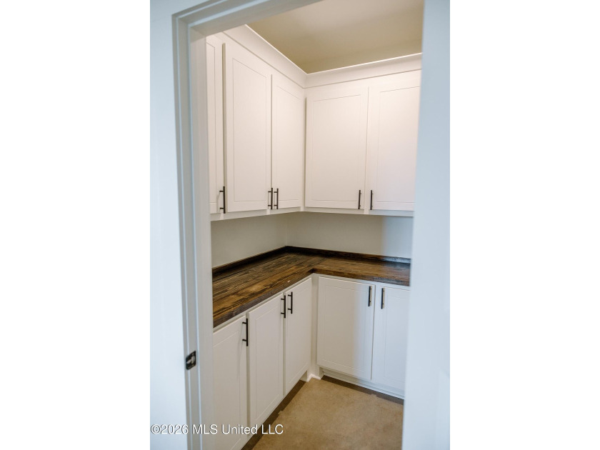 Beautiful Like-New Home on Quiet Cul-de-Sac Located within the - photo 27