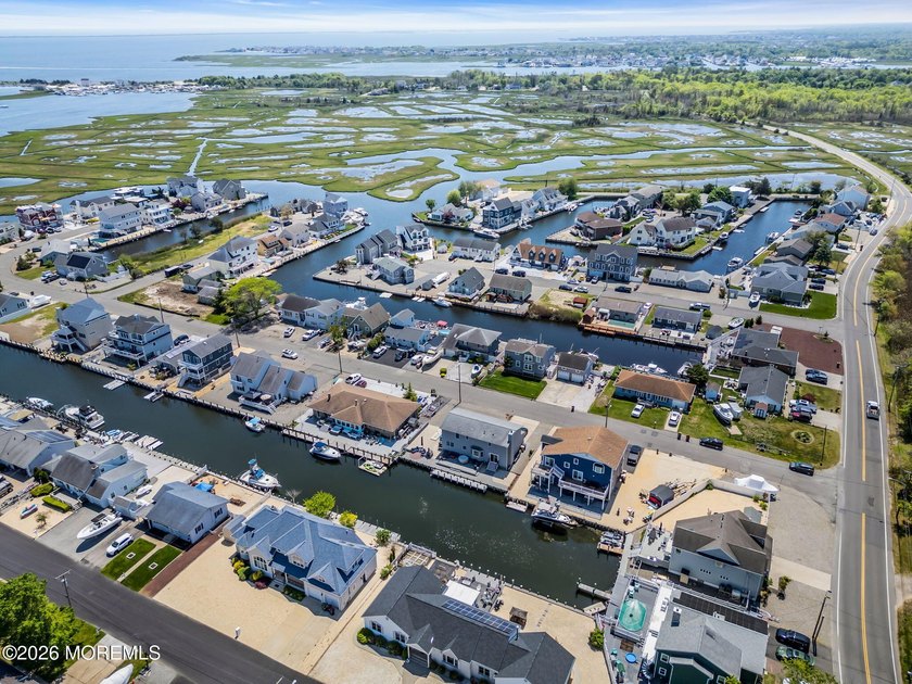 This structurally sound custom home sits on a 18' deep water - photo 33