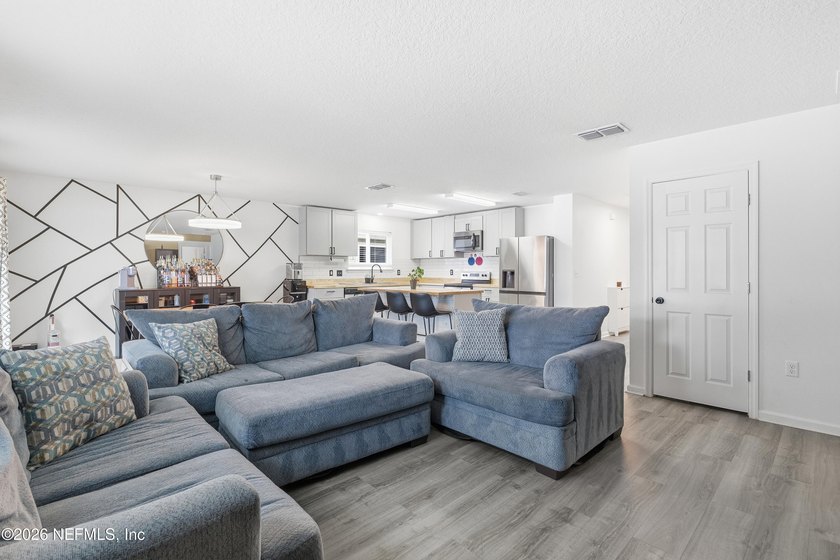 Discover this charming 4-bedroom, 2-bathroom home equipped with - photo 8