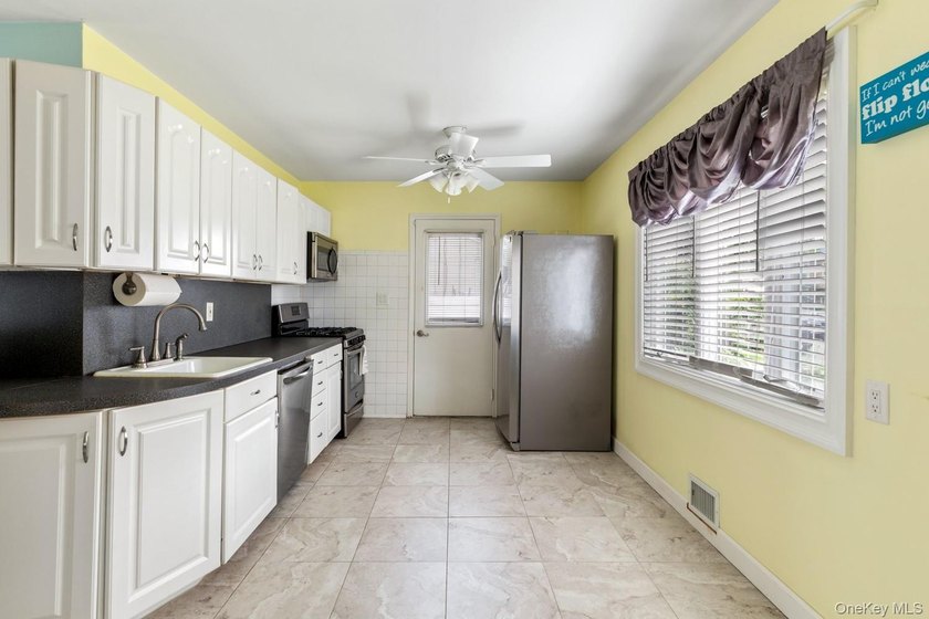 Welcome to 1032 Thompson Dr - a meticulously maintained - photo 14