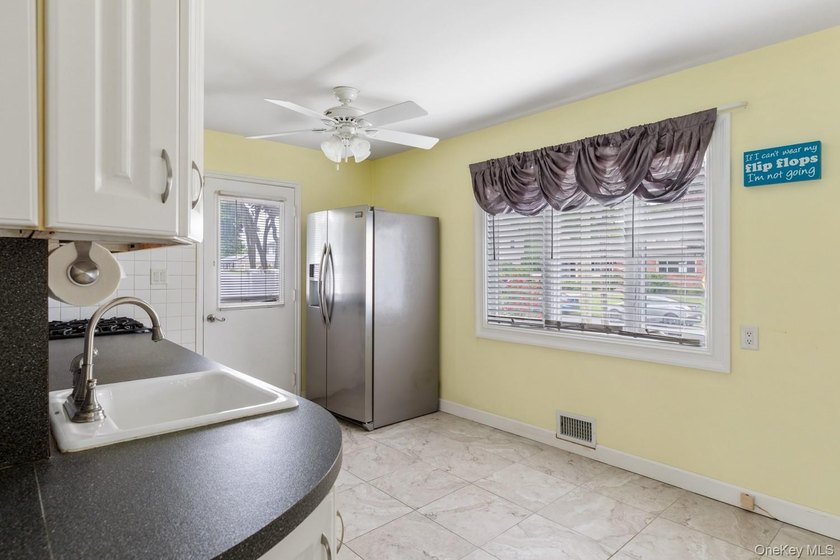 Welcome to 1032 Thompson Dr - a meticulously maintained - photo 15
