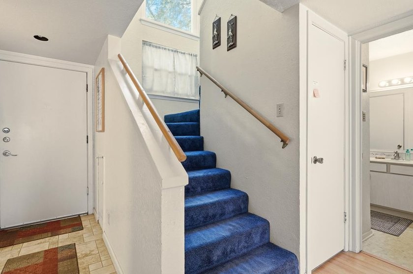 Unique opportunity-- Fully Furnished Corner Condo with - photo 16