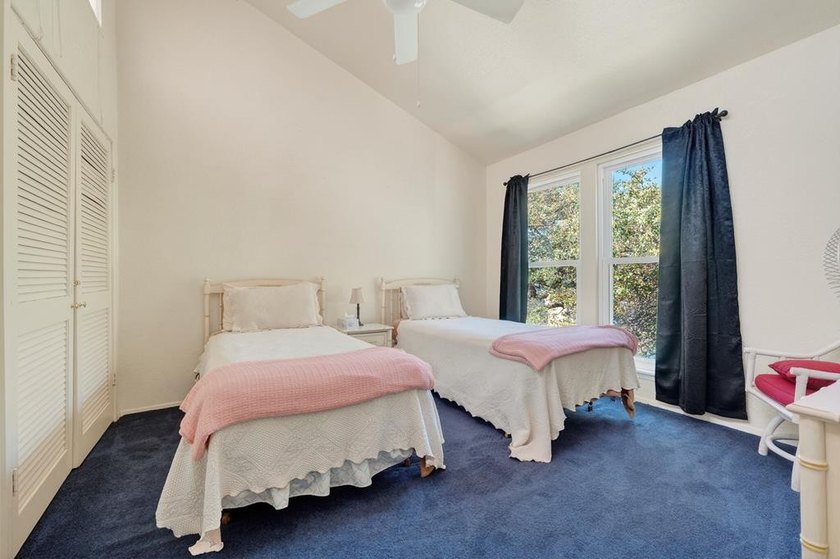 Unique opportunity-- Fully Furnished Corner Condo with - photo 18