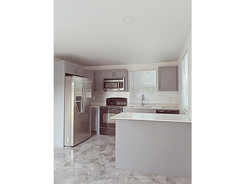 936 45th St - photo 3