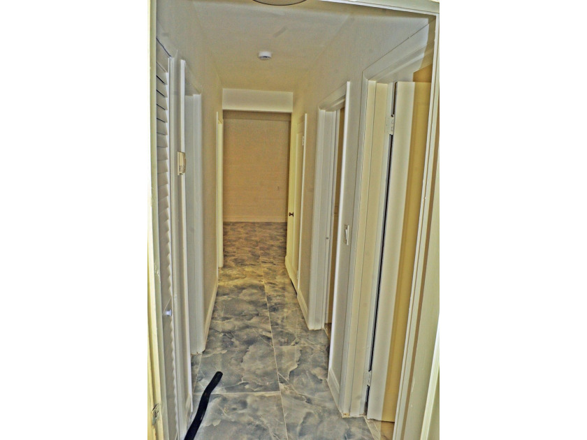 936 45th St - photo 5
