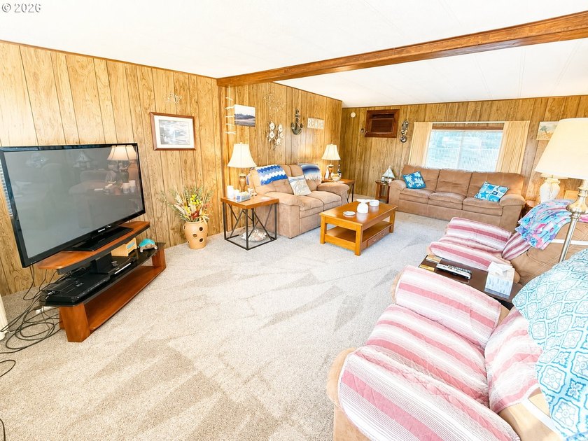 Coastal living at an unbeatable value! This charming 2-bedroom - photo 6