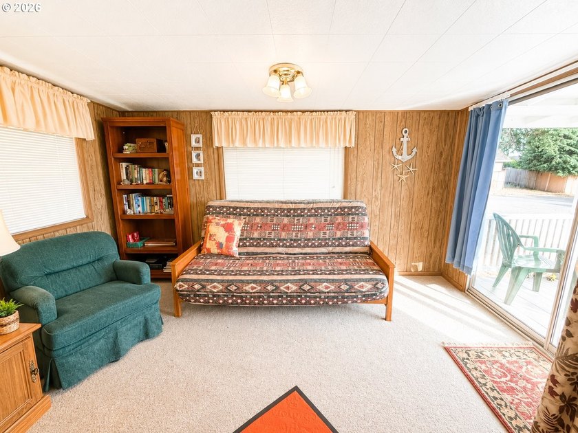Coastal living at an unbeatable value! This charming 2-bedroom - photo 10