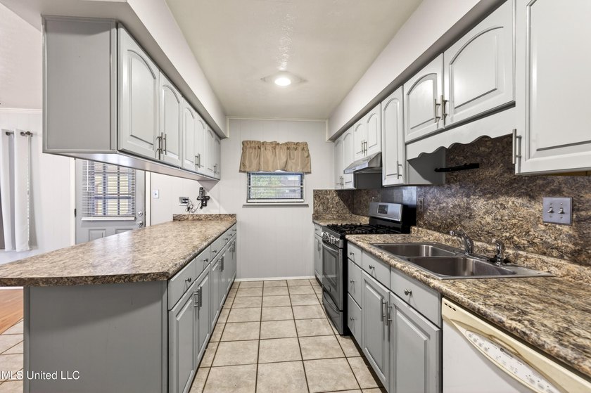 This well-maintained 3-bedroom brick home in Long Beach offers a - photo 13