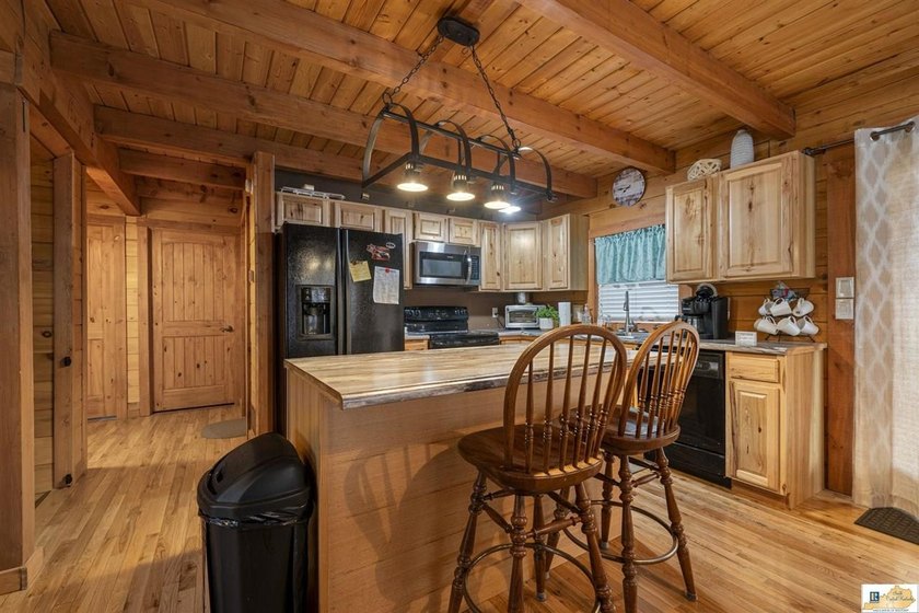 Turnkey lakefront opportunity on Barren River Lake! This fully - photo 8