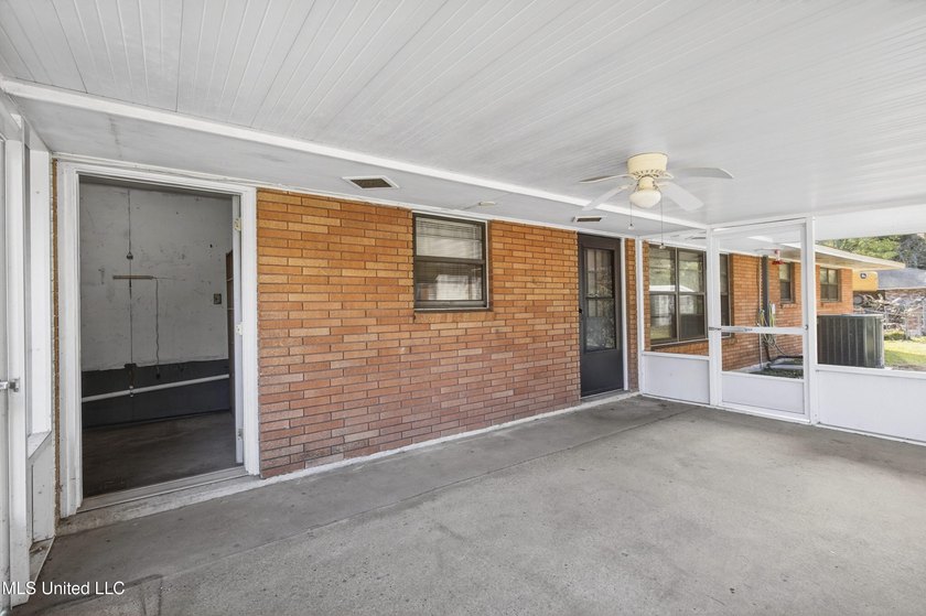 This well-maintained 3-bedroom brick home in Long Beach offers a - photo 27