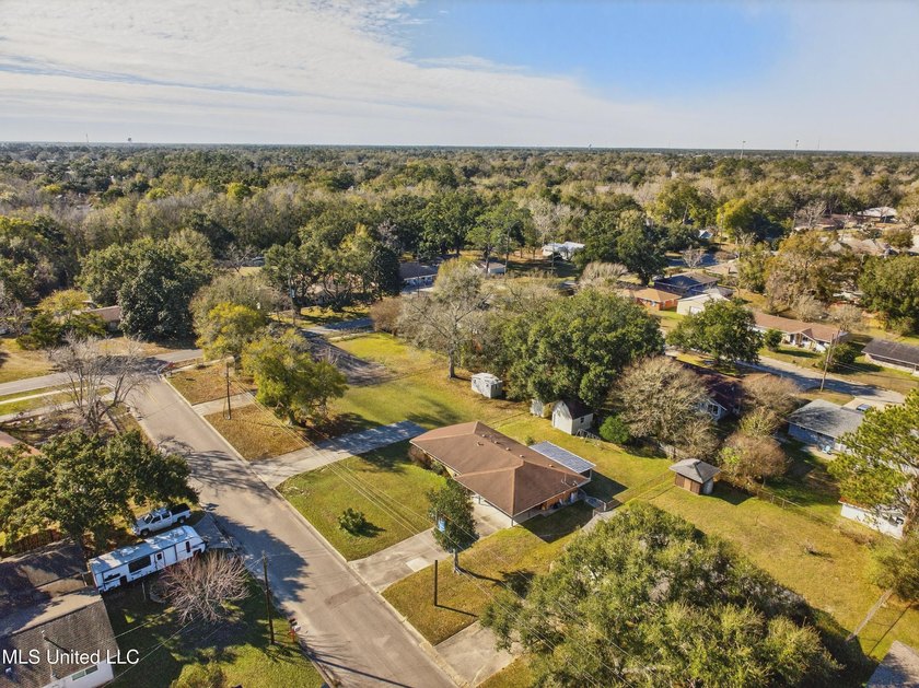 This well-maintained 3-bedroom brick home in Long Beach offers a - photo 36