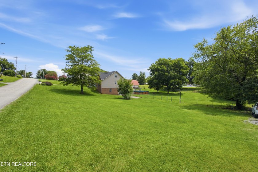 Location, Space &amp; Updates - This One Has It All! Don't miss this - photo 2