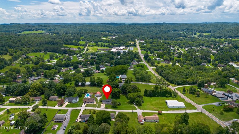 Location, Space &amp; Updates - This One Has It All! Don't miss this - photo 4