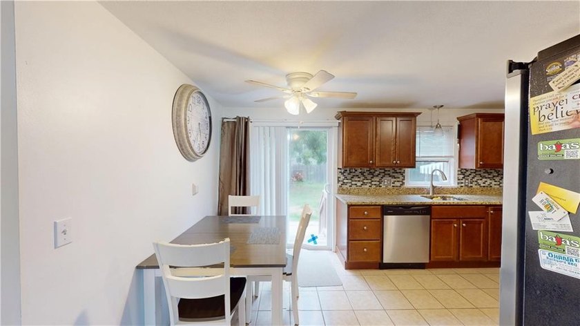 Welcome to 27 Amherst Road, a beautifully maintained ranch - photo 11