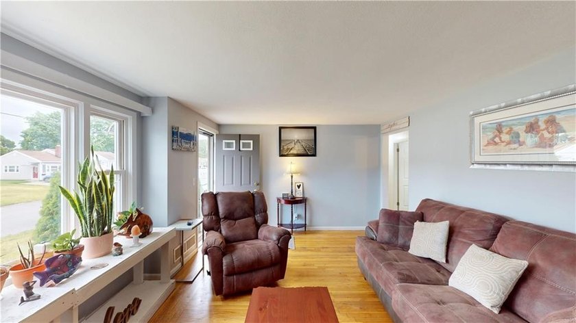 Welcome to 27 Amherst Road, a beautifully maintained ranch - photo 13