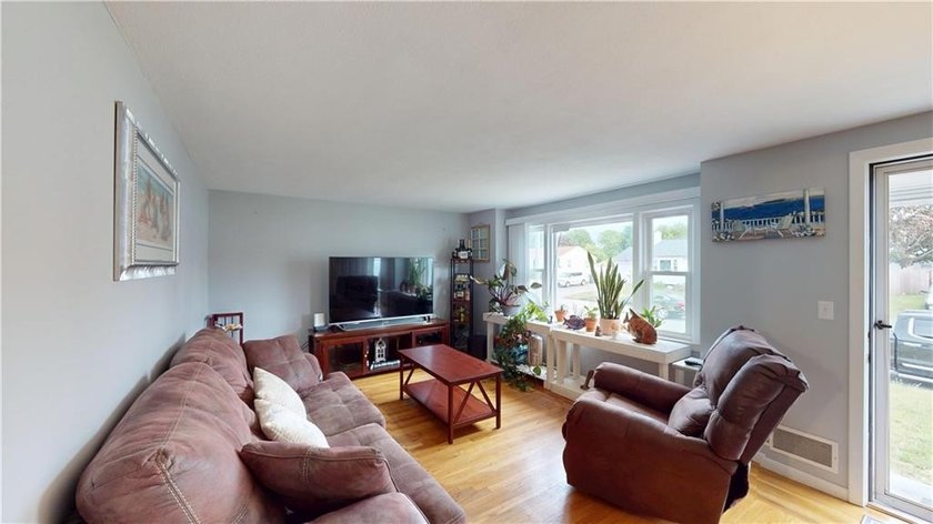 Welcome to 27 Amherst Road, a beautifully maintained ranch - photo 16
