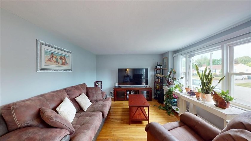 Welcome to 27 Amherst Road, a beautifully maintained ranch - photo 17