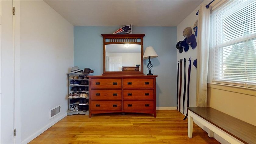 Welcome to 27 Amherst Road, a beautifully maintained ranch - photo 25