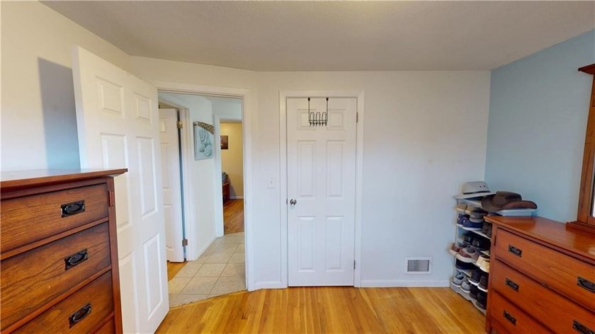Welcome to 27 Amherst Road, a beautifully maintained ranch - photo 26