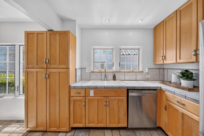 Nestled on one of Santa Cruzs most sought-after Westside streets - photo 30