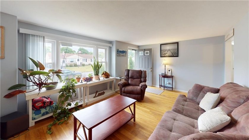 Welcome to 27 Amherst Road, a beautifully maintained ranch - photo 40