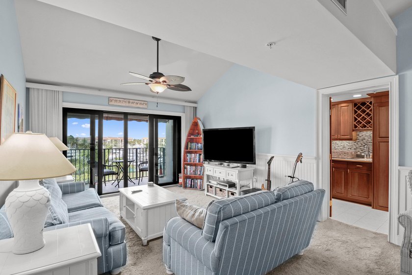 Best buy!!!! Enjoy this most desirable Bluffs Marina penthouse - photo 10