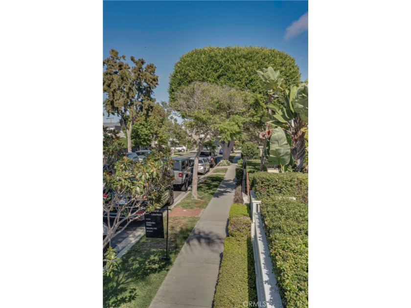 Positioned perfectly, In the coveted Flower Streets of Corona - photo 3