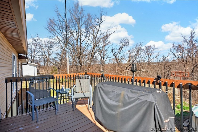 Welcome to your private retreat in the heart of Camdenton, where - photo 14