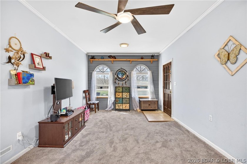 Welcome to your private retreat in the heart of Camdenton, where - photo 17