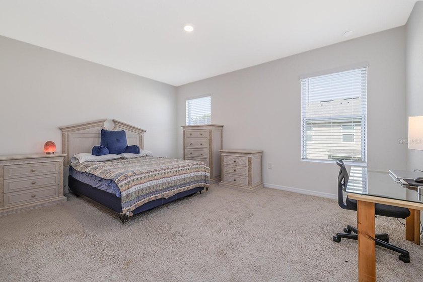 Welcome home to Bella Oaks! Incredible townhouse located in the - photo 18
