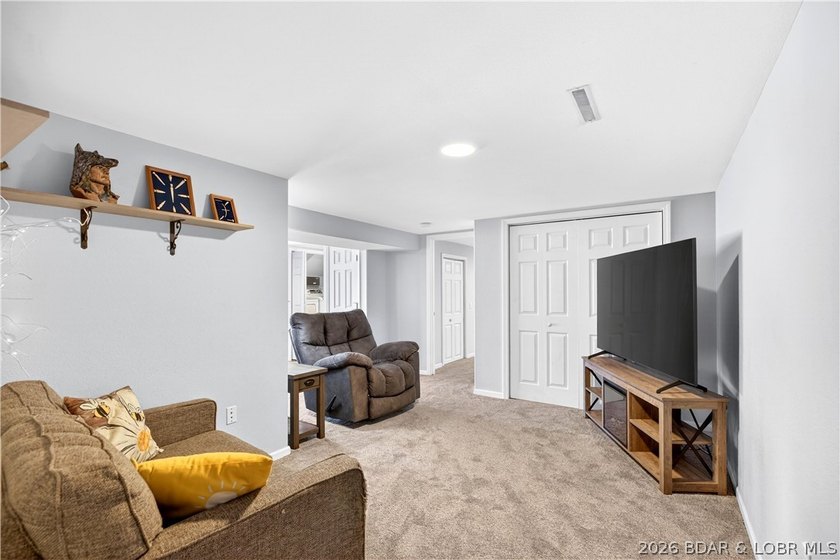 Welcome to your private retreat in the heart of Camdenton, where - photo 19