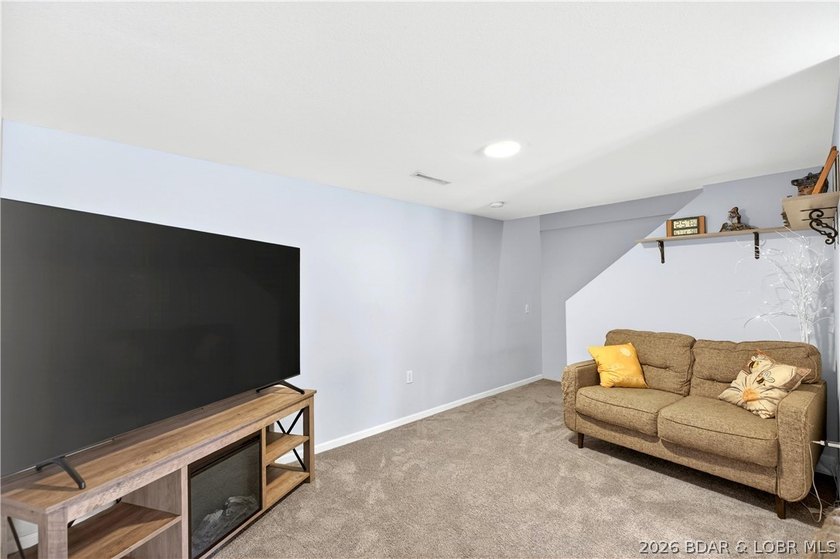 Welcome to your private retreat in the heart of Camdenton, where - photo 20