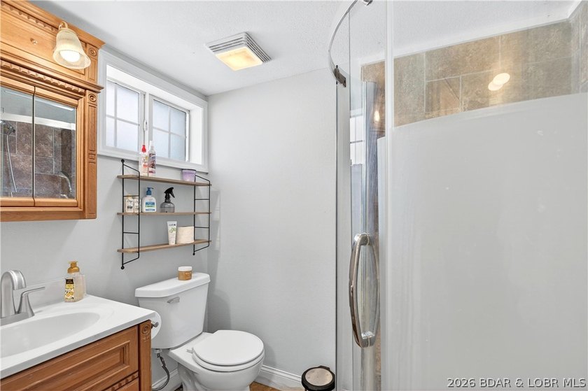 Welcome to your private retreat in the heart of Camdenton, where - photo 25