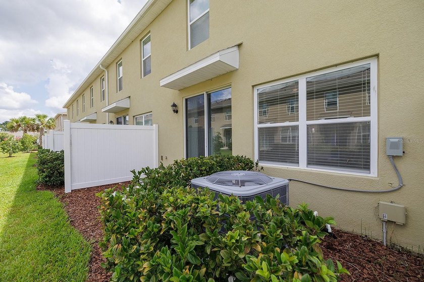 Welcome home to Bella Oaks! Incredible townhouse located in the - photo 25