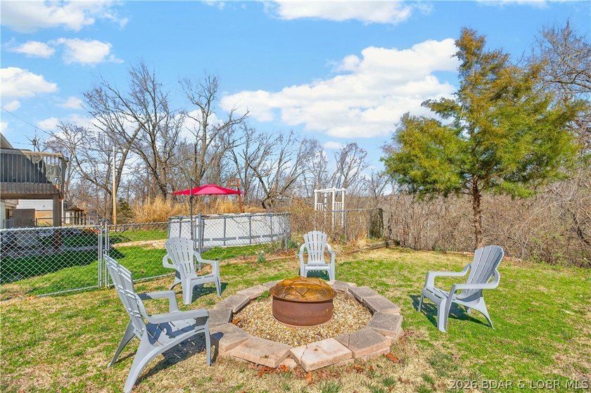 Welcome to your private retreat in the heart of Camdenton, where - photo 33