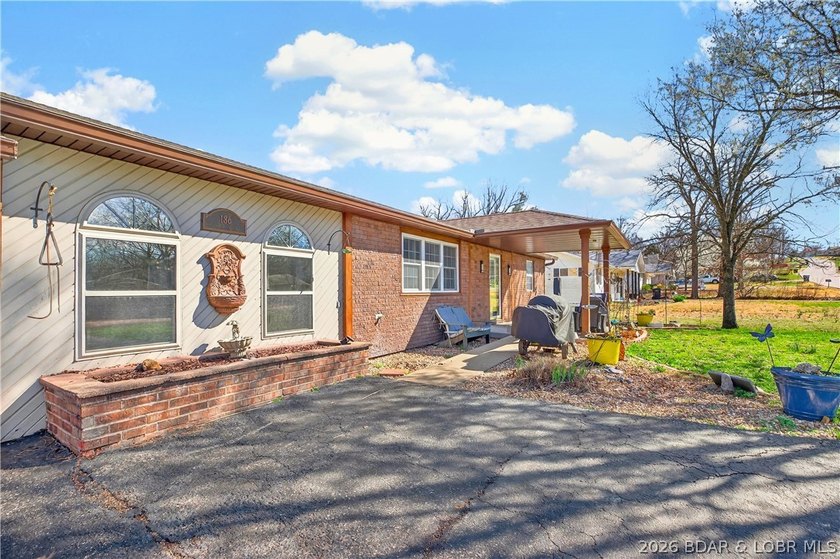 Welcome to your private retreat in the heart of Camdenton, where - photo 35