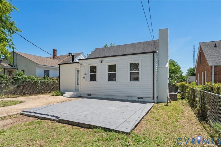 Nestled in the heart of Chimborazo Park, this stunning all-brick - photo 41