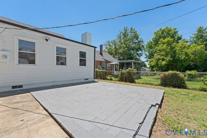 Nestled in the heart of Chimborazo Park, this stunning all-brick - photo 42