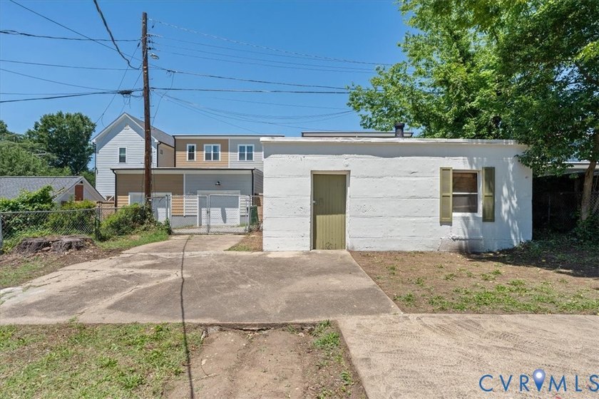 Nestled in the heart of Chimborazo Park, this stunning all-brick - photo 46
