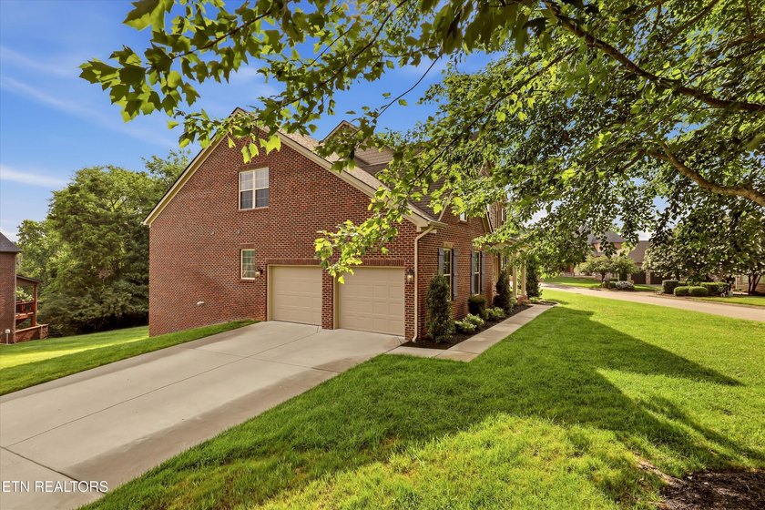 Elegant Family Home in Prestigious Farragut School zone - - photo 3