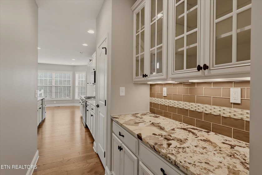 Elegant Family Home in Prestigious Farragut School zone - - photo 9